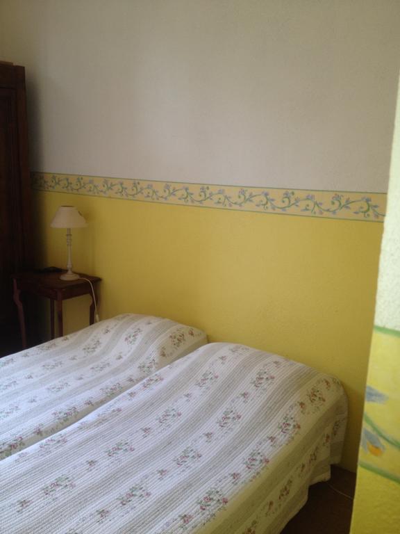 Le Clos Des Aromes Cassis Room photo