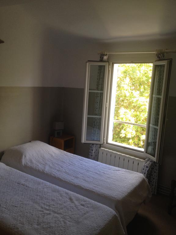 Le Clos Des Aromes Cassis Room photo